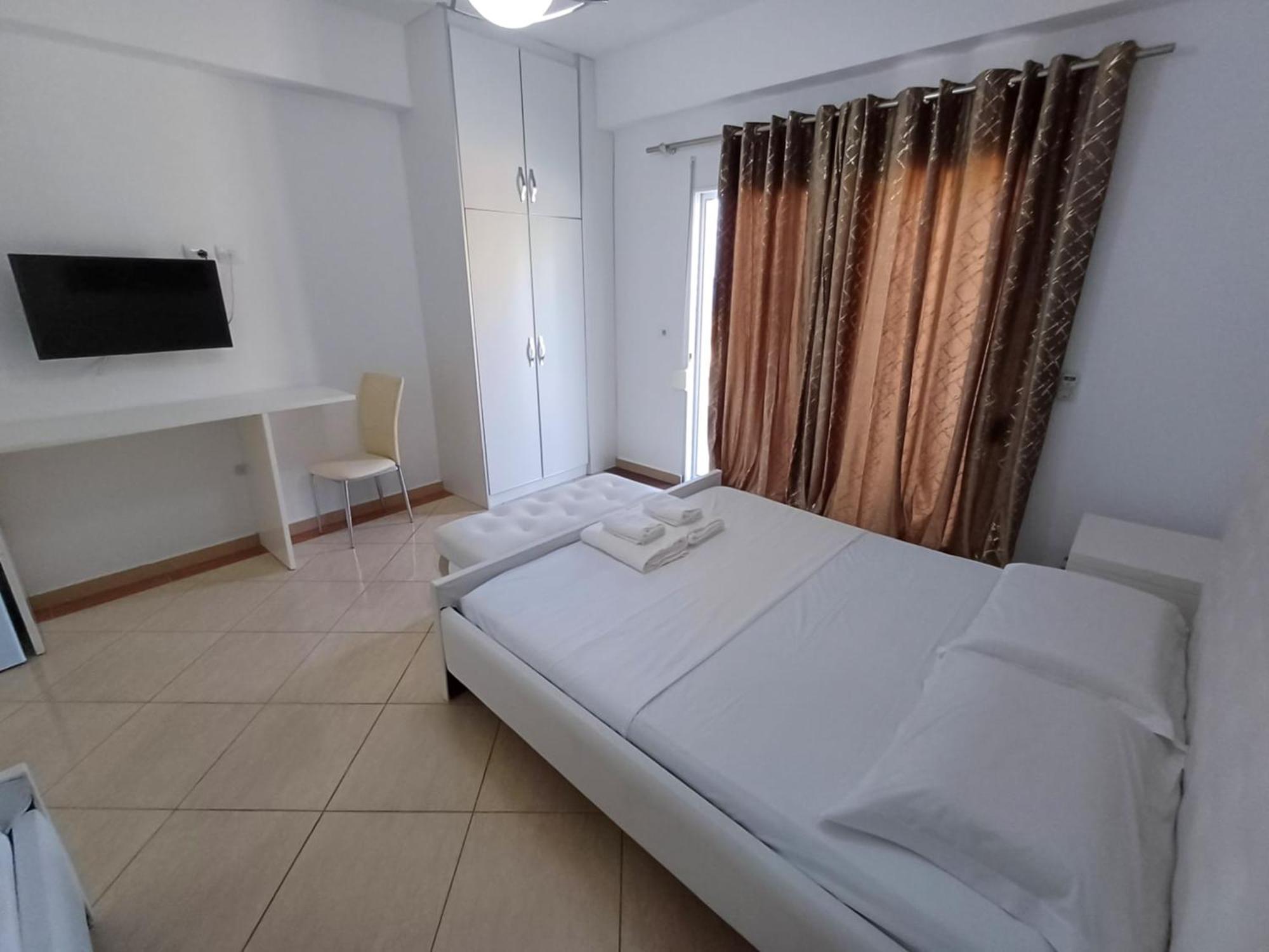 סרנדה Hotel Sherifi מראה חיצוני תמונה