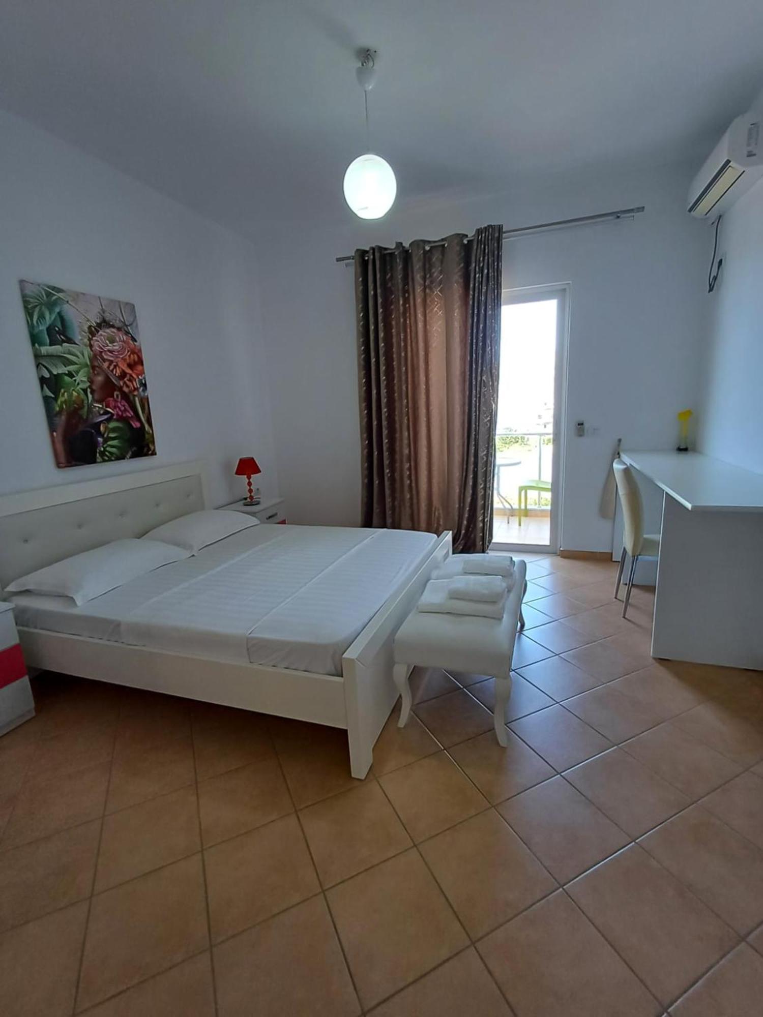 סרנדה Hotel Sherifi מראה חיצוני תמונה