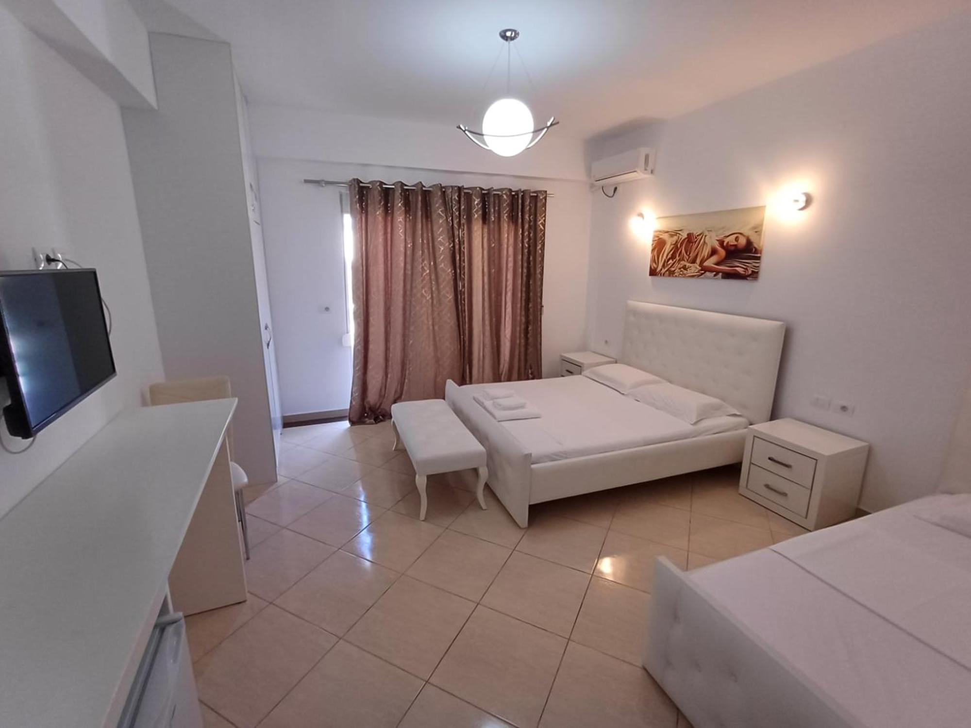 סרנדה Hotel Sherifi מראה חיצוני תמונה