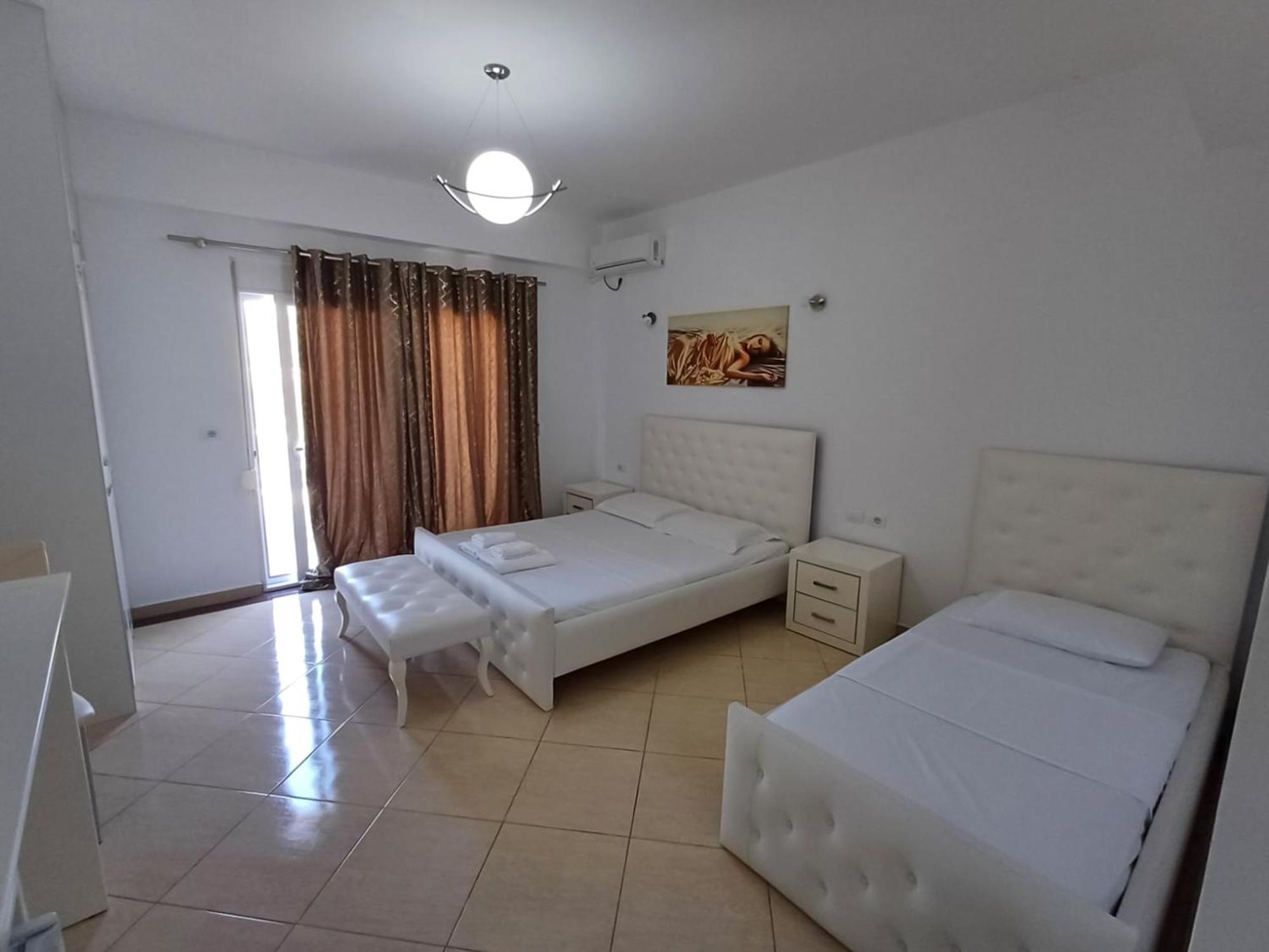 סרנדה Hotel Sherifi מראה חיצוני תמונה