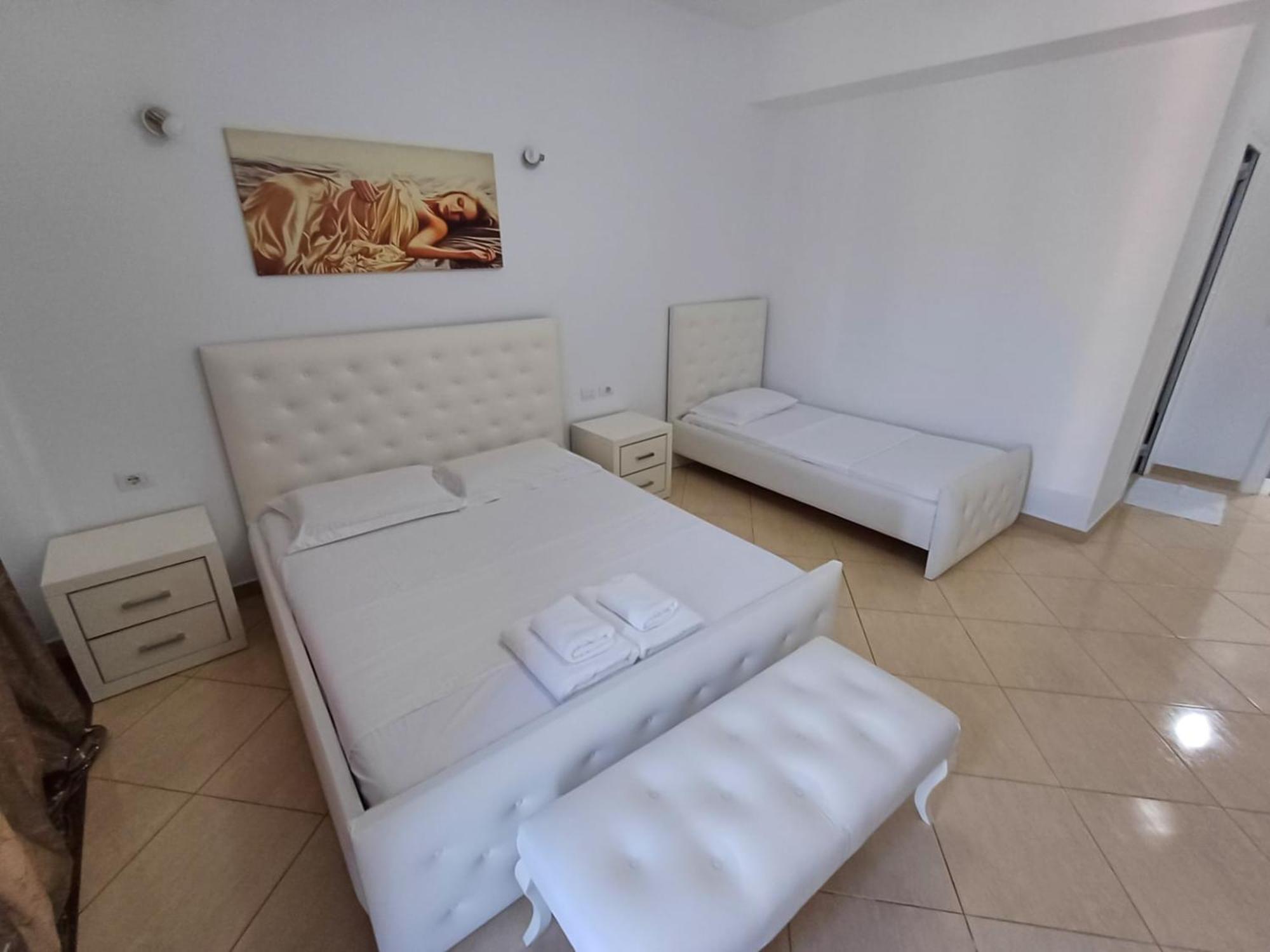 סרנדה Hotel Sherifi מראה חיצוני תמונה
