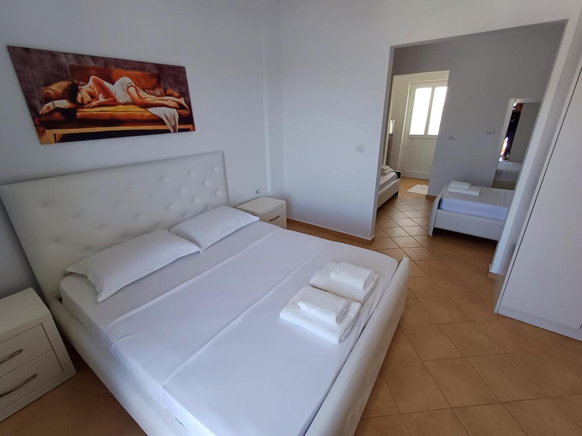 סרנדה Hotel Sherifi מראה חיצוני תמונה
