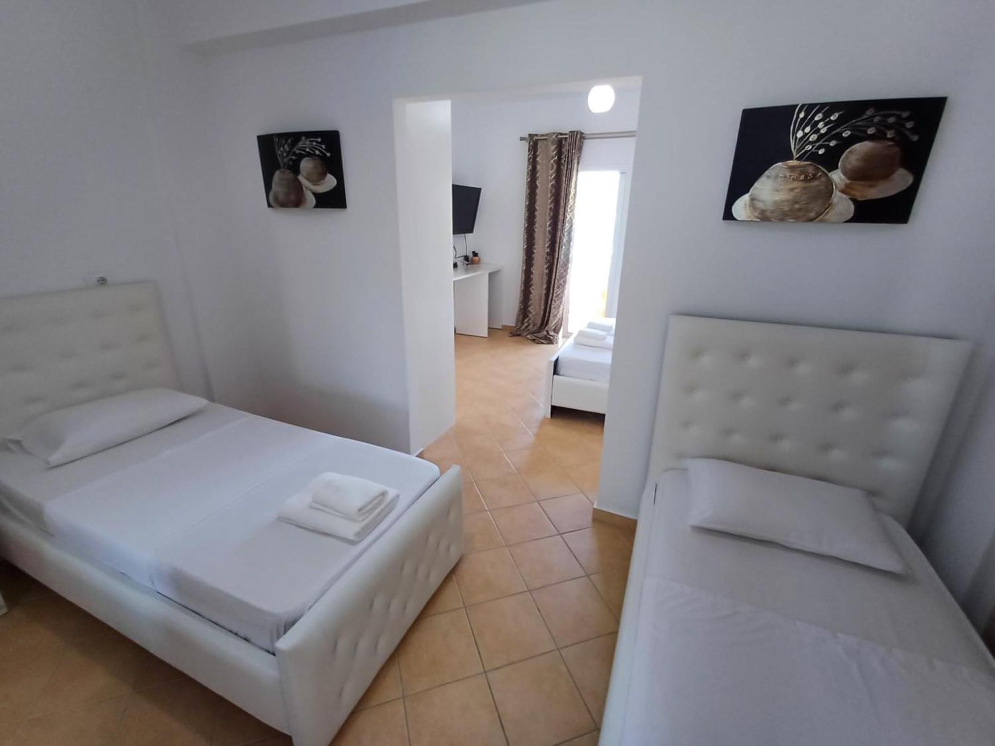 סרנדה Hotel Sherifi מראה חיצוני תמונה