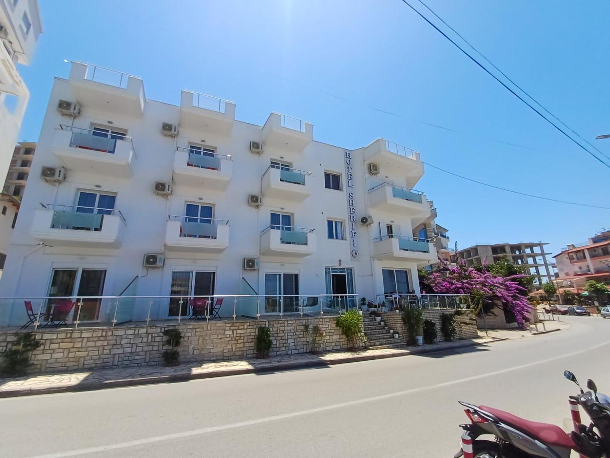 סרנדה Hotel Sherifi מראה חיצוני תמונה