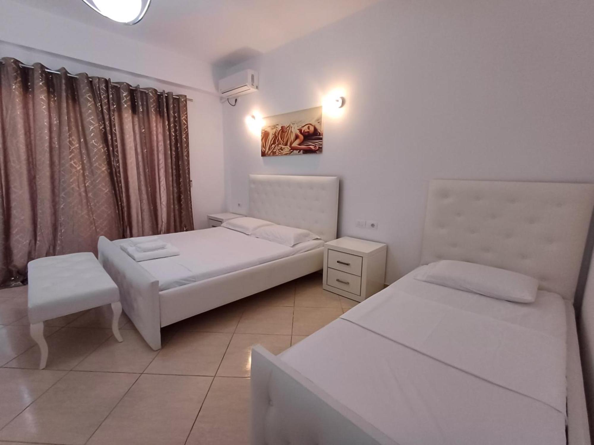 סרנדה Hotel Sherifi מראה חיצוני תמונה