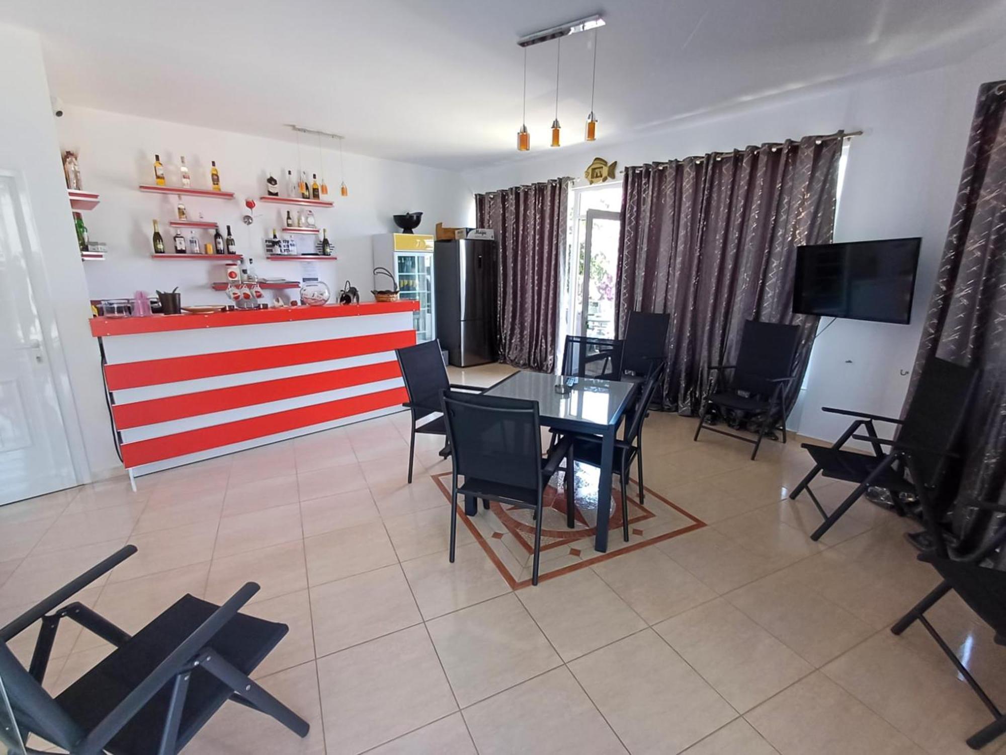 סרנדה Hotel Sherifi מראה חיצוני תמונה