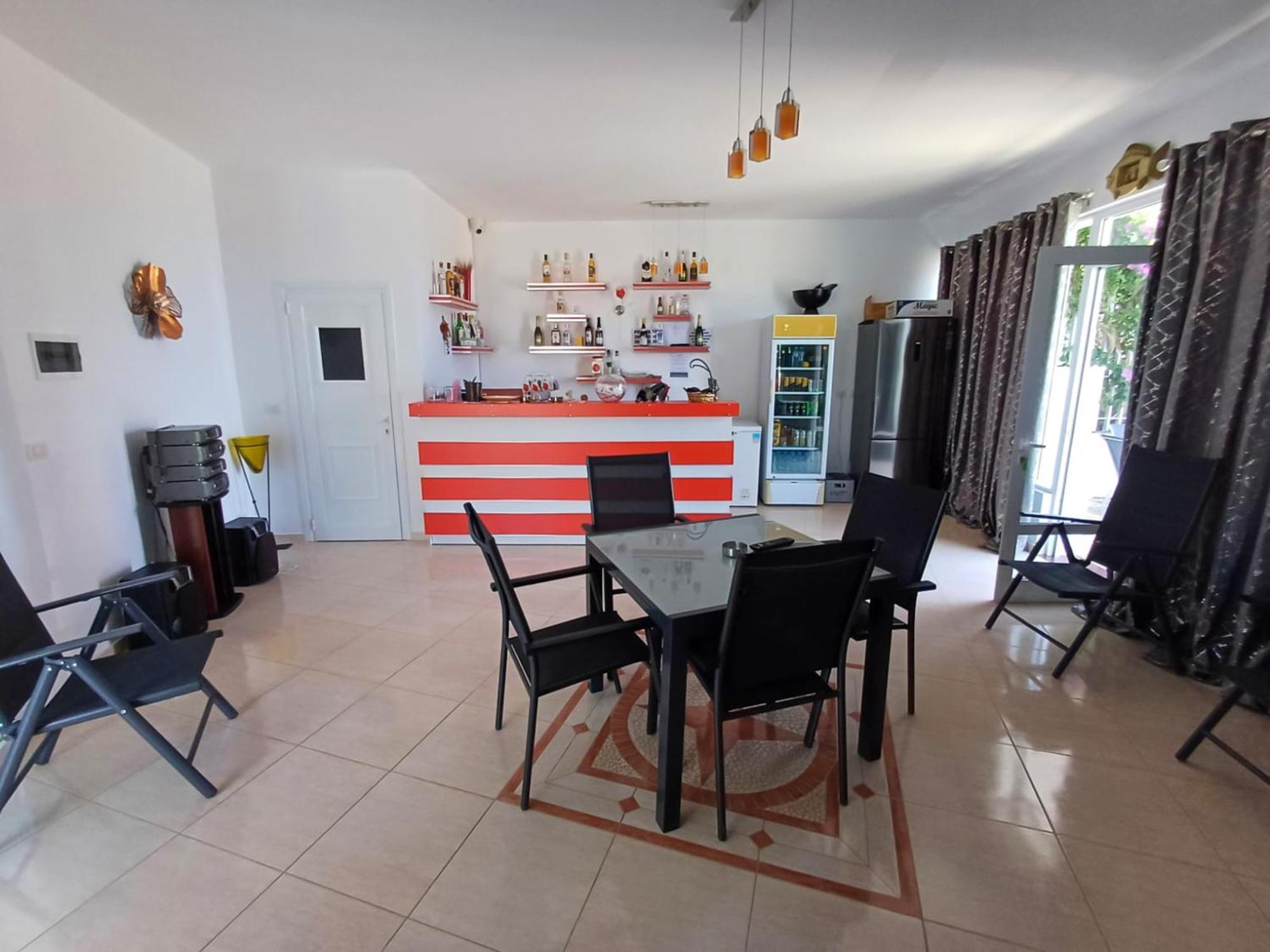 סרנדה Hotel Sherifi מראה חיצוני תמונה