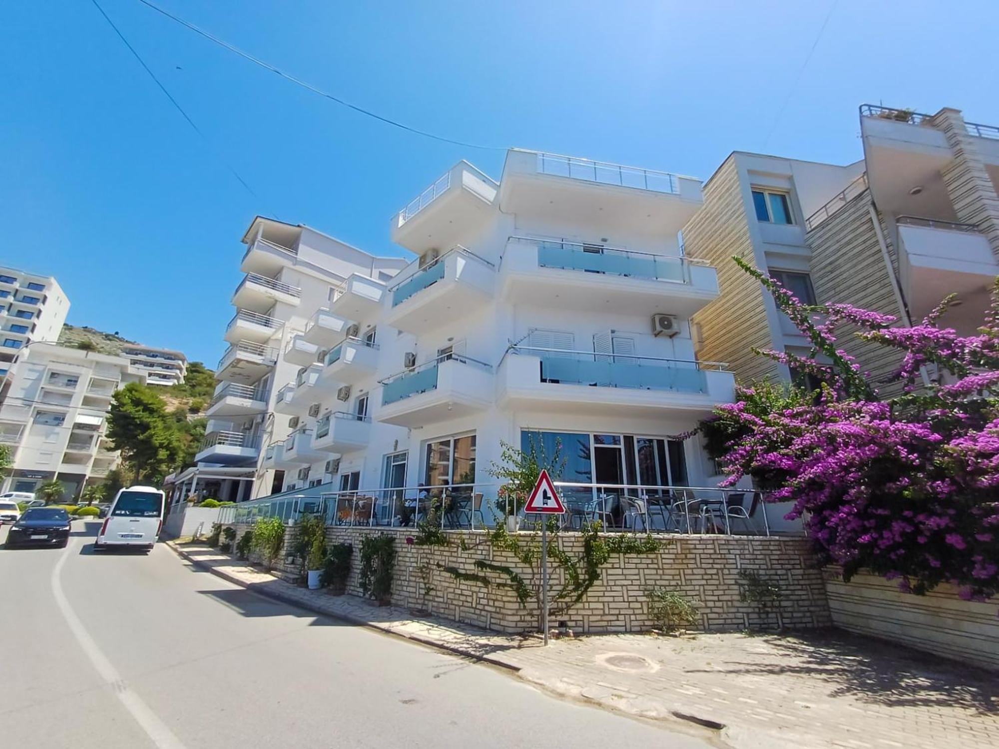 סרנדה Hotel Sherifi מראה חיצוני תמונה