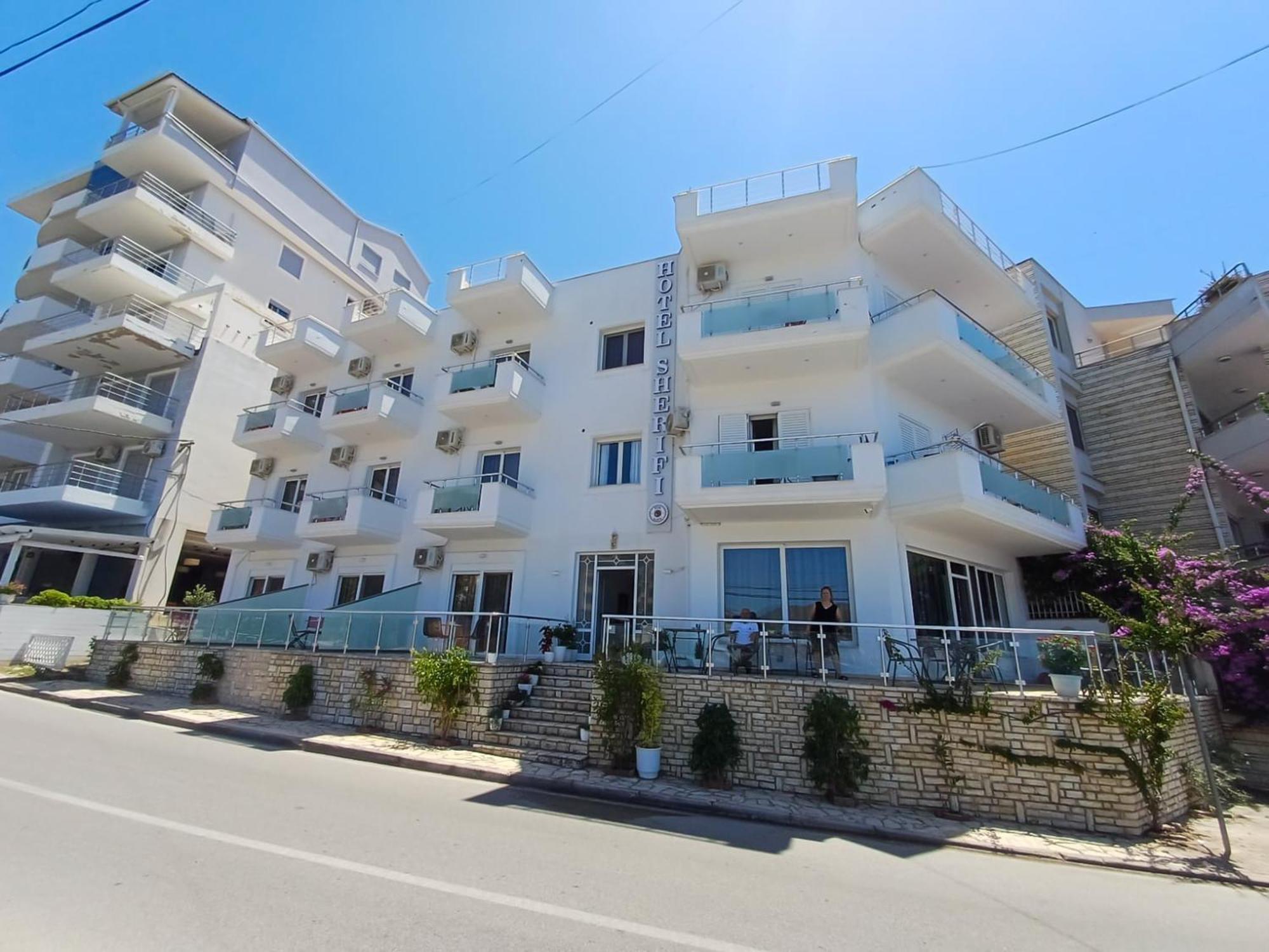 סרנדה Hotel Sherifi מראה חיצוני תמונה