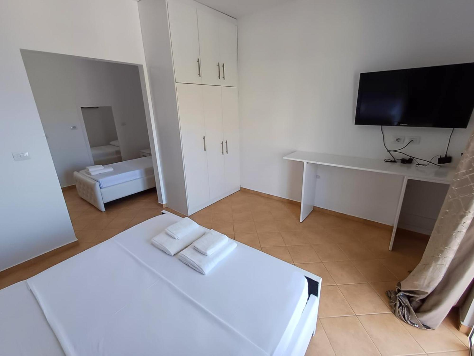 סרנדה Hotel Sherifi מראה חיצוני תמונה