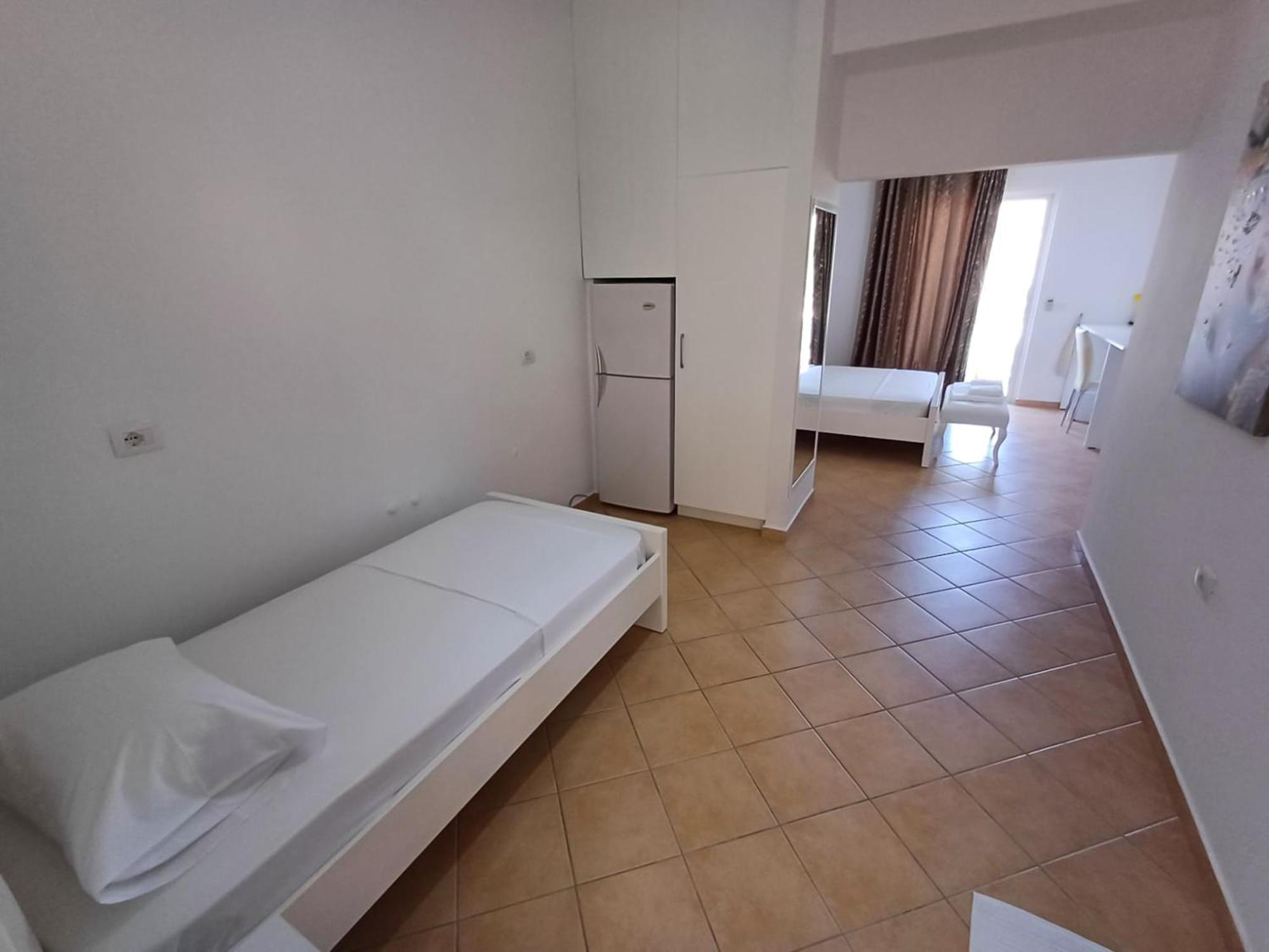 סרנדה Hotel Sherifi מראה חיצוני תמונה
