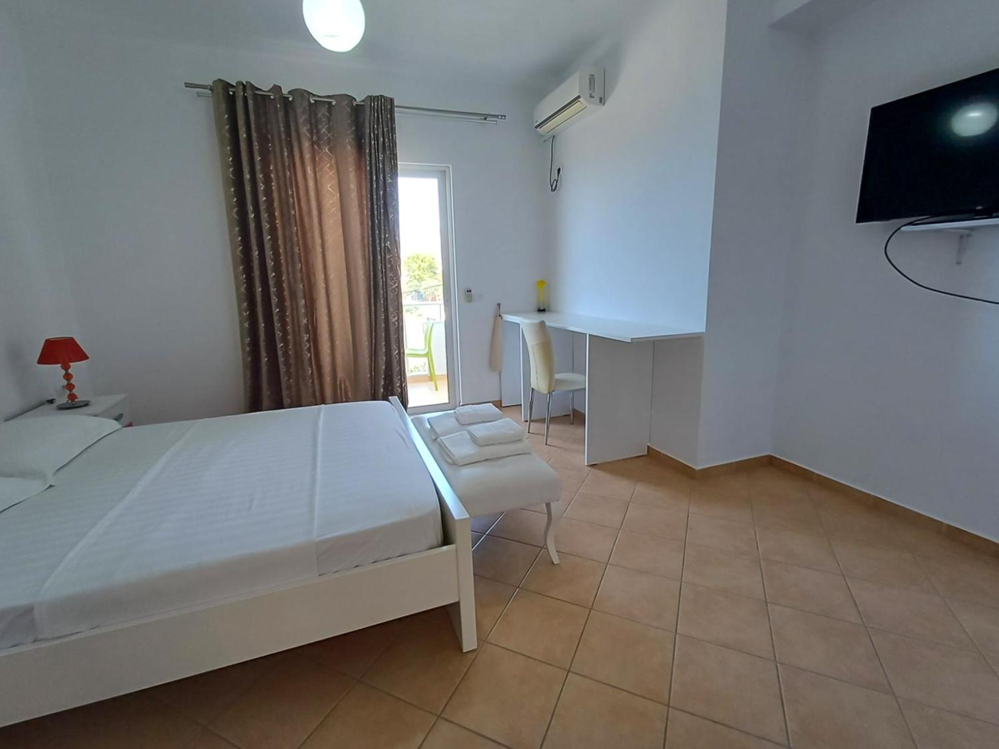 סרנדה Hotel Sherifi מראה חיצוני תמונה