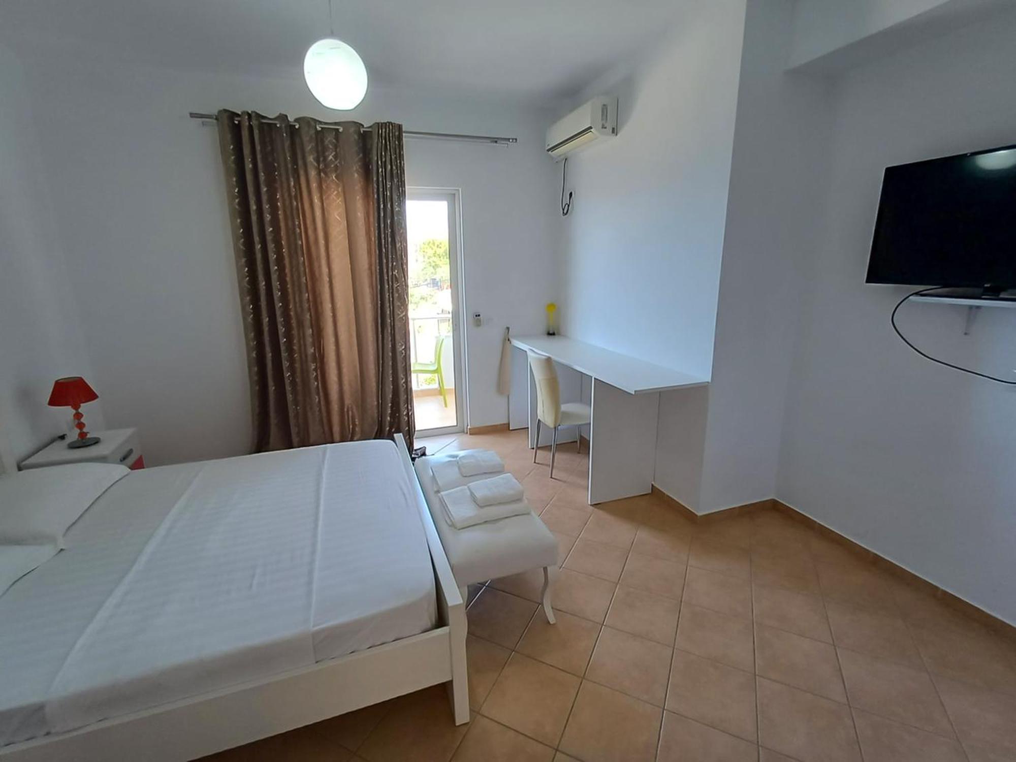 סרנדה Hotel Sherifi מראה חיצוני תמונה